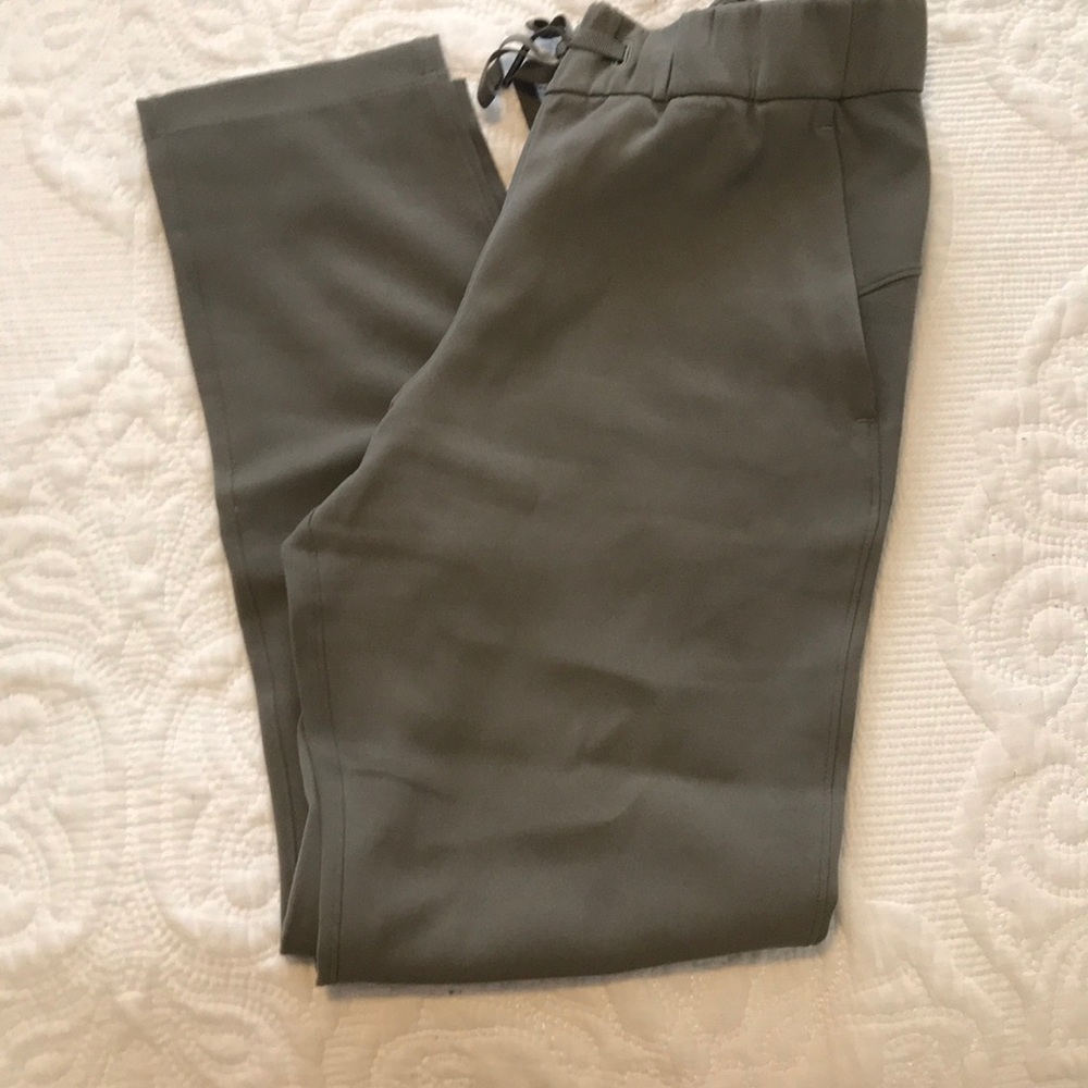 LuLulemon On the Fly 7/8 Woven Pants